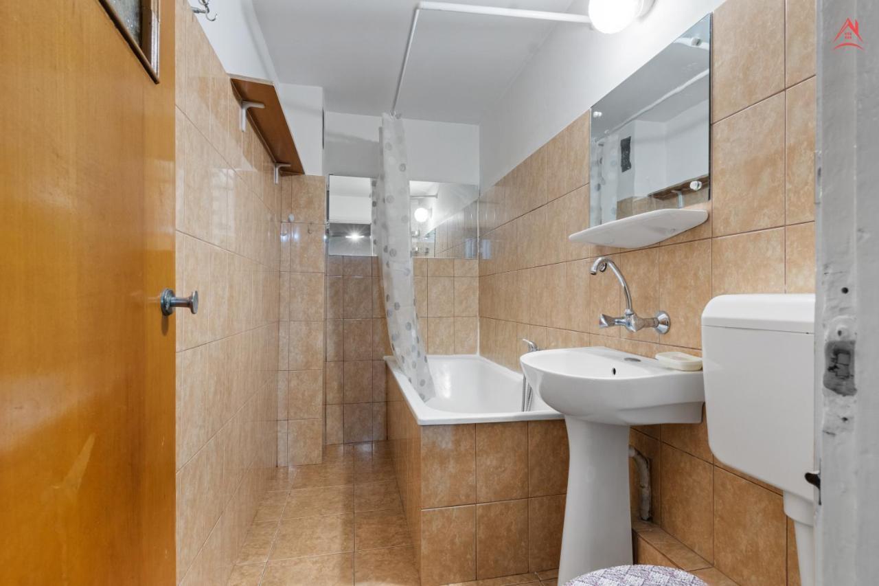 Dristor Large And Cozy Apartment Bukarest Exteriör bild