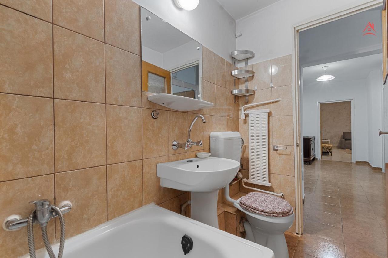 Dristor Large And Cozy Apartment Bukarest Exteriör bild